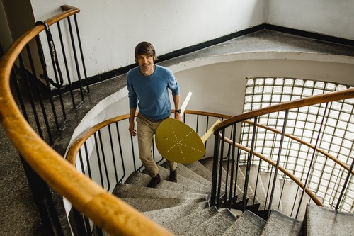 Designerskie meble wykonane metodą rzemieślniczą